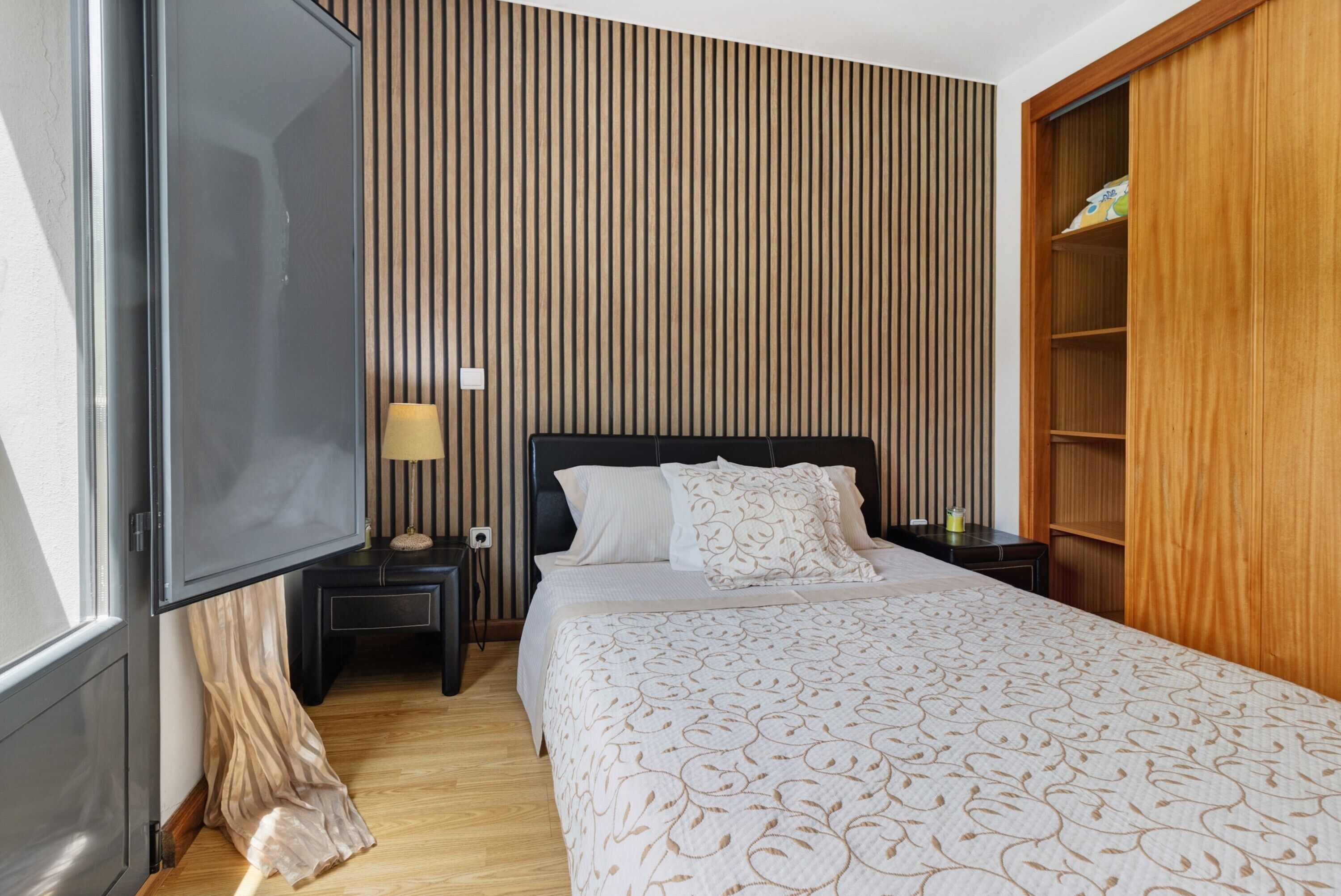 2 dormitorios, tabla de planchar con plancha, wifi gratis y ropa de cama