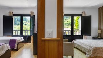 2 bedrooms, iron/ironing board, free WiFi, bed sheets