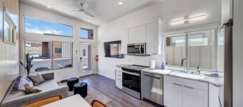 Zion Retreat: Brand New Tiny Home w/ King Bed, Full Kitchen & Kids Loft #2