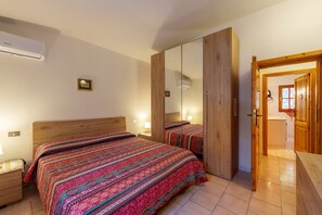 4 Schlafzimmer, Bügeleisen/Bügelbrett, kostenloses WLAN, Bettwäsche