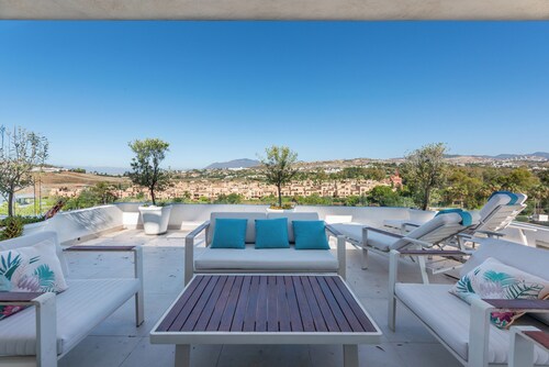 Appartement 'Cataleya 6, Atico 3-B' avec vue sur la montagne, Wi-Fi et climatisation