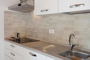 Kühlschrank, Ofen, Herdplatte, Geschirrspüler