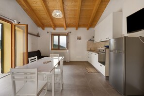 Dining - Apartment 'Camera 3' with Mountain View, Private Terrace and Wi-Fi (Sasseta)