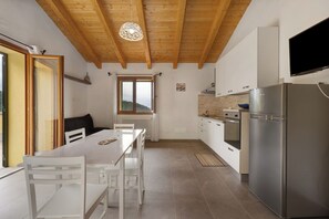 Dining - Apartment 'Camera 3' with Mountain View, Private Terrace and Wi-Fi (Sasseta)