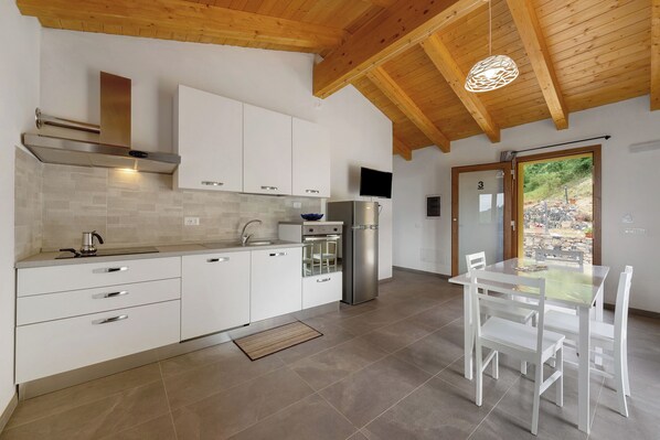 Kühlschrank, Ofen, Herdplatte, Geschirrspüler