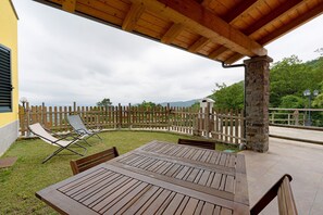 تناول الطعام بالخارج