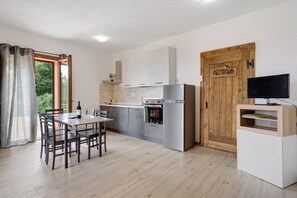 Kühlschrank, Ofen, Herdplatte, Geschirrspüler