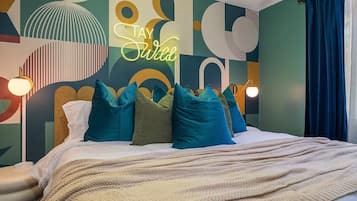 6 quartos, ferros/tábuas de passar roupa, berço de viagem