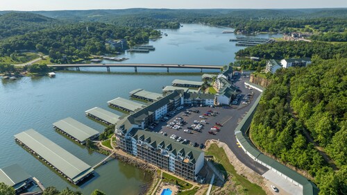 Sunsets & Slips - Waterfront 3BR Condo at Lake of the Ozarks!