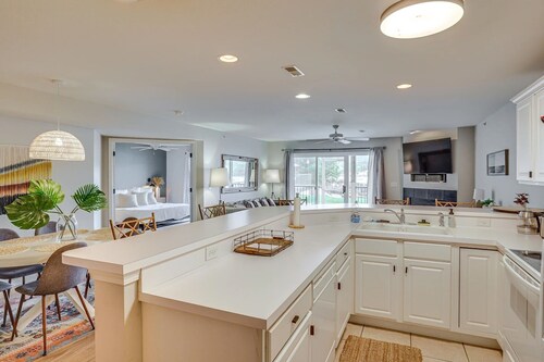 Sunsets & Slips - Waterfront 3BR Condo at Lake of the Ozarks!