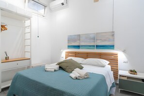 1 bedroom, iron/ironing board, free WiFi, bed sheets - 'White' Apartment with Balcony, Wi-Fi and Air Conditioning (Siracusa)