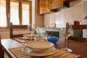Frigorifero, forno, piano cottura, lavastoviglie