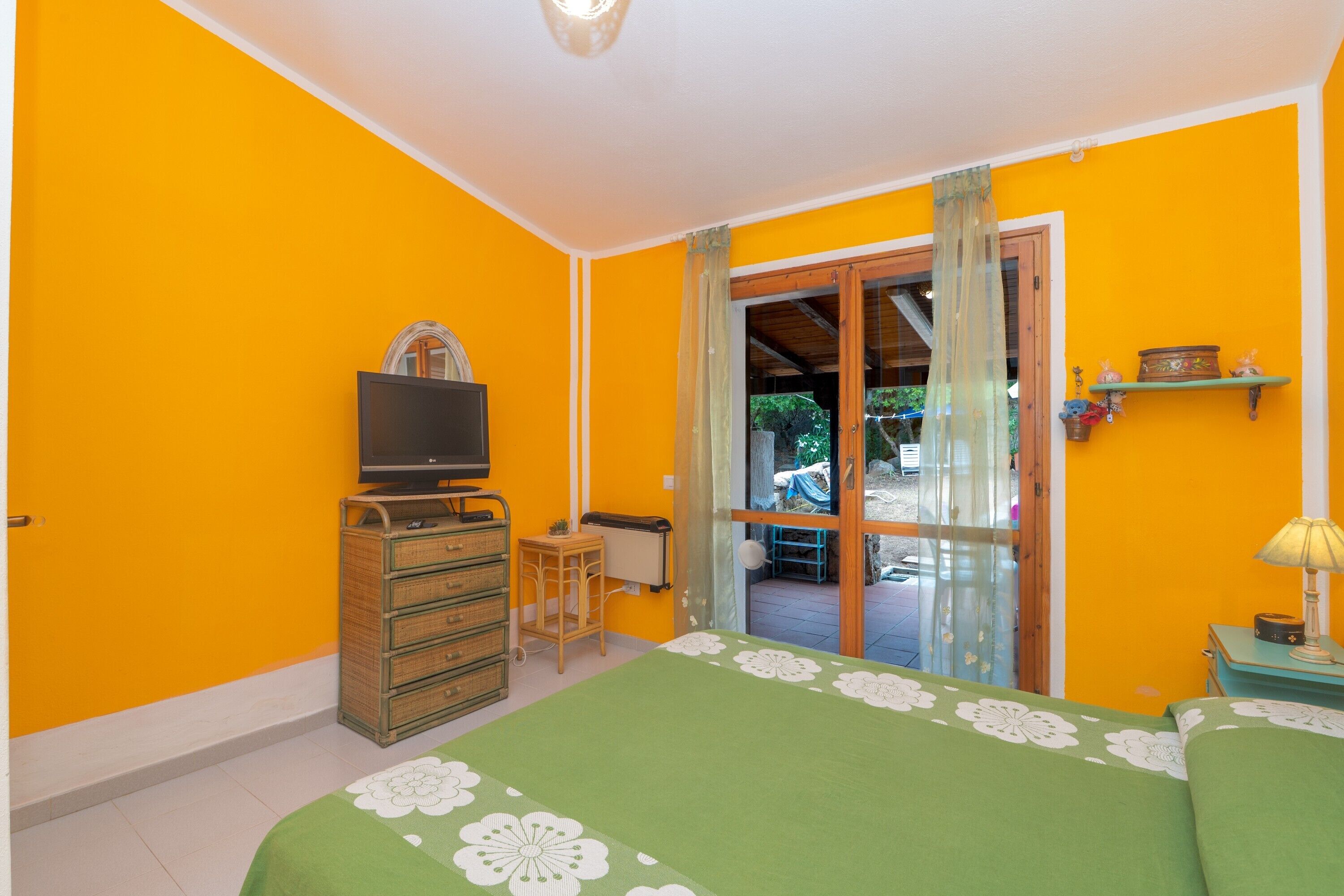 1 sovrum och sängkläder