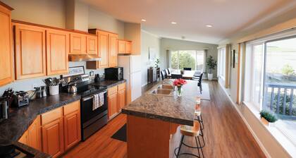 Pet Friendly Vineyard Home with Mountain Views