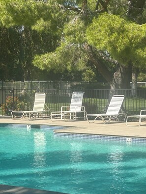 Pool - Cozy 1-bedroom condo with WiFi, AC in charming Palm Springs, pool view (Palm Springs)