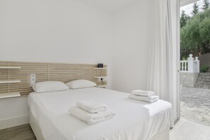 1 bedroom, iron/ironing board, free WiFi, bed sheets - Apartment 'Suite 3  In Natural Park' with Shared Pool, Wi-Fi and Air Conditioning (Barbate)