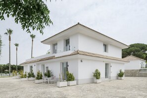 Exterior - Apartment 'Suite 3  In Natural Park' with Shared Pool, Wi-Fi and Air Conditioning (Barbate)