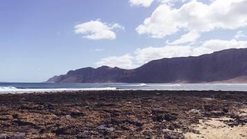 Una spiaggia nelle vicinanze