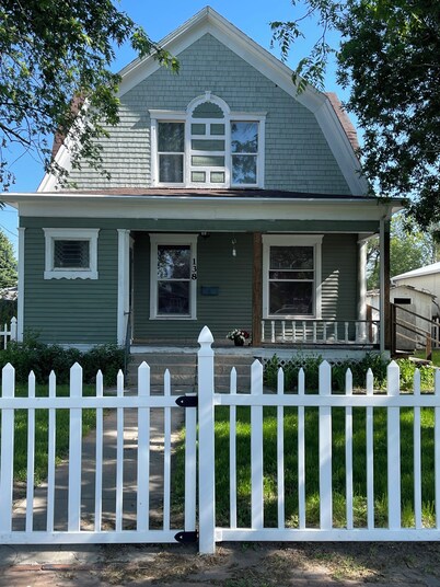 Centrally located spacious house in Valentine, 4 bedrooms, 5 beds, sleeps 8