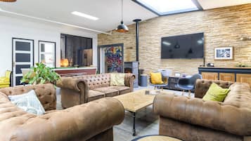 TV, fireplace, video games, DVD player