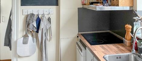 Fridge, stovetop, dishwasher, coffee/tea maker