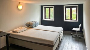A bedroom with two beds, a desk, and two windows. - Beautiful home in Dannemare with WiFi (Dannemare)