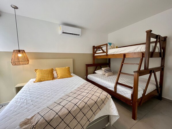 4 bedrooms, iron/ironing board, WiFi, bed sheets