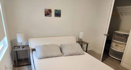 Charming lodge in marvelous Port St. Lucie with WiFi, AC