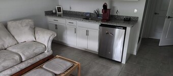 Charming lodge in marvelous Port St. Lucie with WiFi, AC