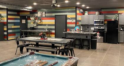 Uniquely Renovated Building with a feel of home-Sleeps 4.