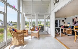 Televisión y chimenea 