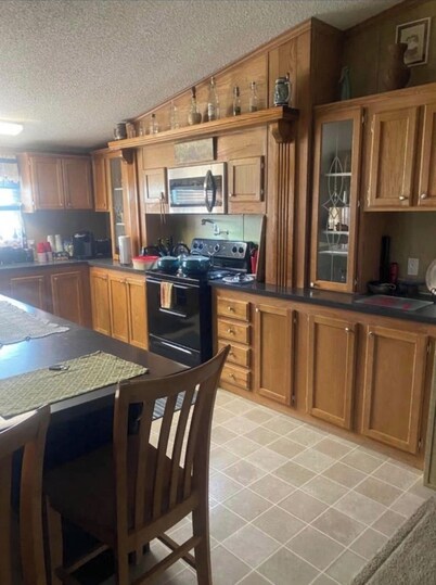 Charming 5-bedroom mobile home with AC in Buras