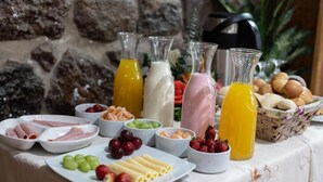 A breakfast buffet with various food items and beverages. - Bosco Hotel Boutique (Cusco)