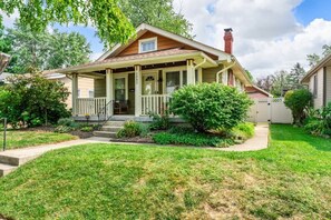 Exterior - The Paper Plane: Pool|Sauna|Poker Room|Sleeps 8 (Dayton)