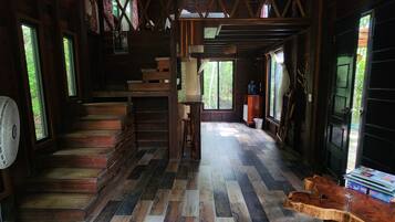 Chankoh #9 | Kannettavalle tietokoneelle sopiva työtila, ilmainen Wi-Fi