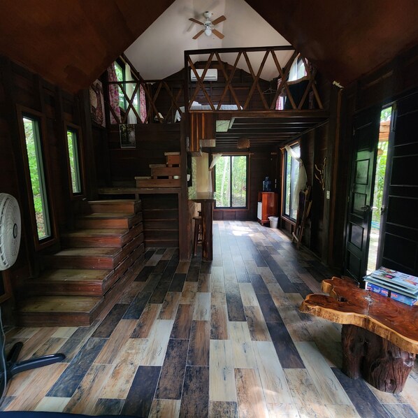 Chankoh #9 | Kannettavalle tietokoneelle sopiva työtila, ilmainen Wi-Fi