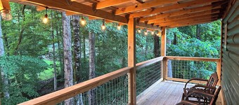 Cozy cabin with hot tub in Sevierville TN!
Welcome to the Little Hideaway!