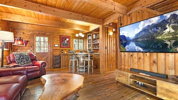 Una Smart TV, una chimenea