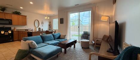 Smart-TV, DVD-Player, Videothek, Arbeitsbereiche