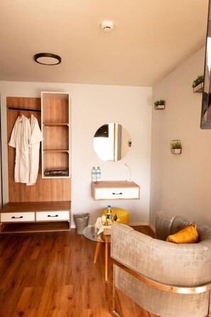 In-room safe, desk, laptop workspace, free WiFi