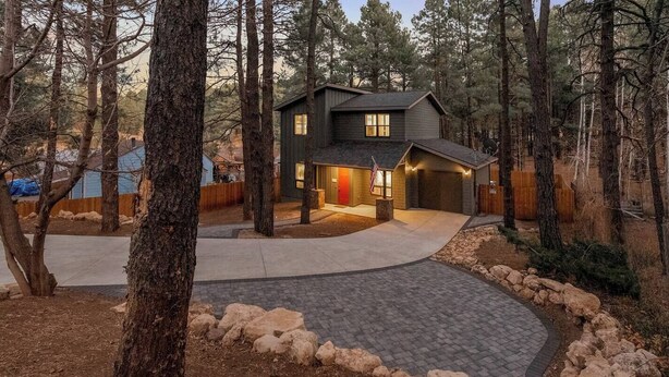 A modern house with a curved driveway, surrounded by trees. - Outdoor Entertainment, Hot Tub, Modern, Quiet (Flagstaff)