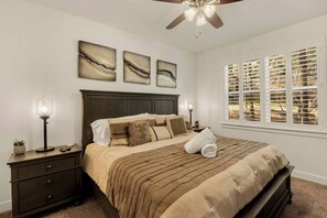 3 habitaciones, tabla de planchar con plancha y cuna de viaje 