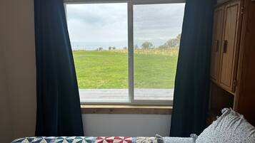 4 bedrooms, travel crib, free WiFi, bed sheets