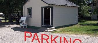 Cozy Campground Cabin Cottage with WiFi and AC in charming Greybull
