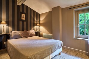 4 makuuhuonetta, silitysrauta/-lauta, Wi-Fi, vuodevaatteet