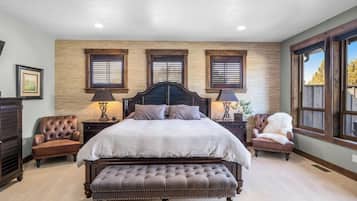 4 bedrooms, desk, free WiFi, bed sheets