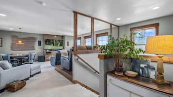 Smart TV, fireplace, books, stereo