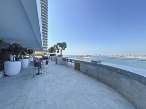 تناول الطعام بالخارج