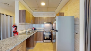Refrigerador, microondas, horno y parrilla de estufa
