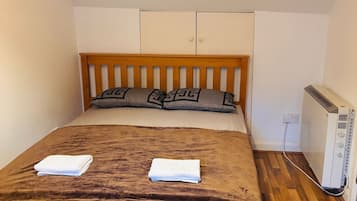 1 bedroom, bed sheets